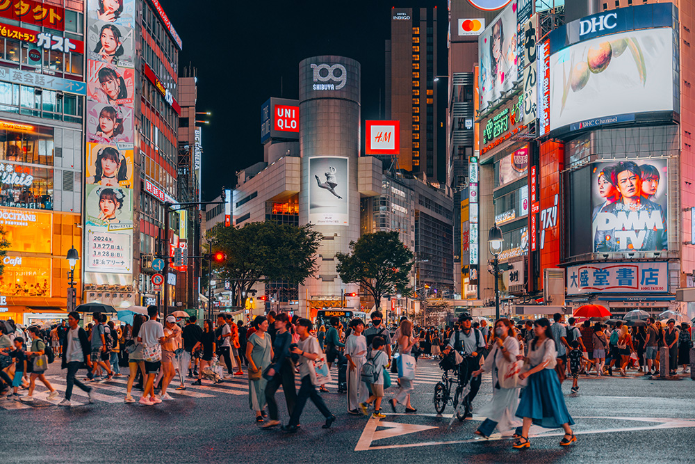 shibuya scramble crossing night tokyo