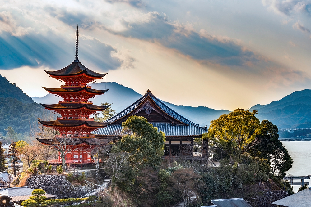 red shinto pagoda on miyajima island