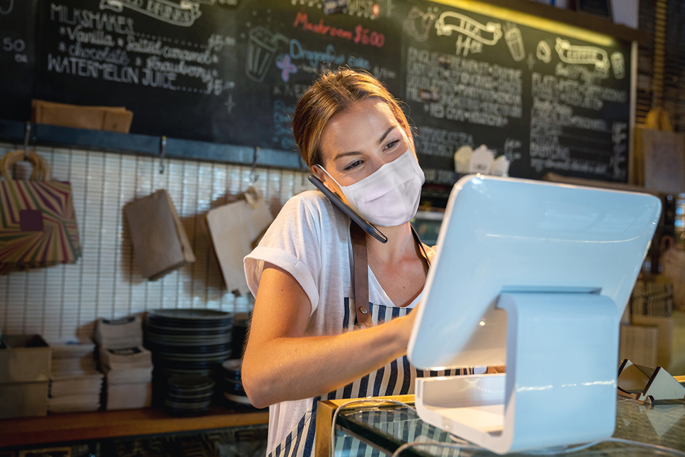 Cafe worker wearing a face mask