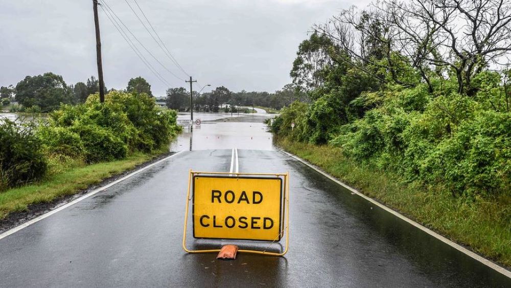 Flooded road closed to traffic