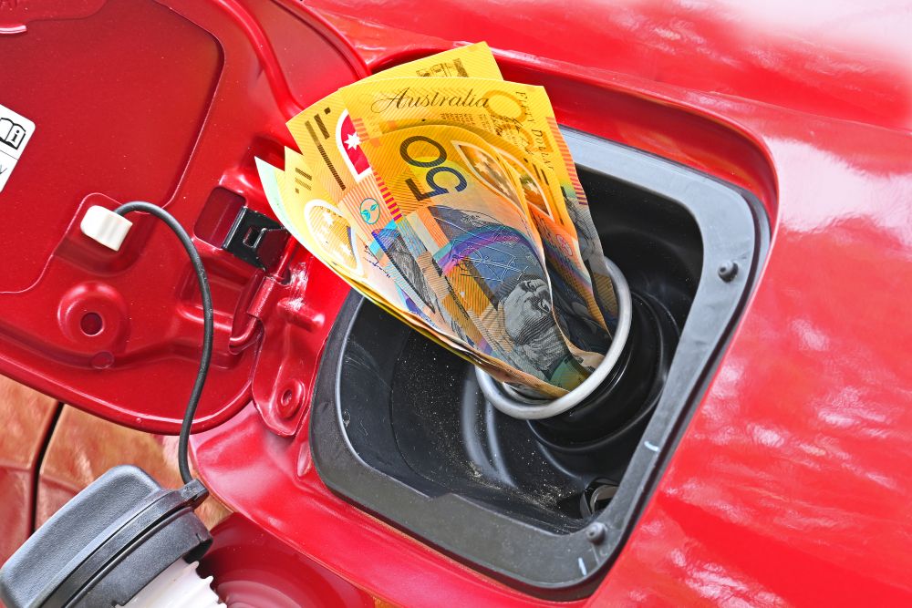 Fuel bowser and money