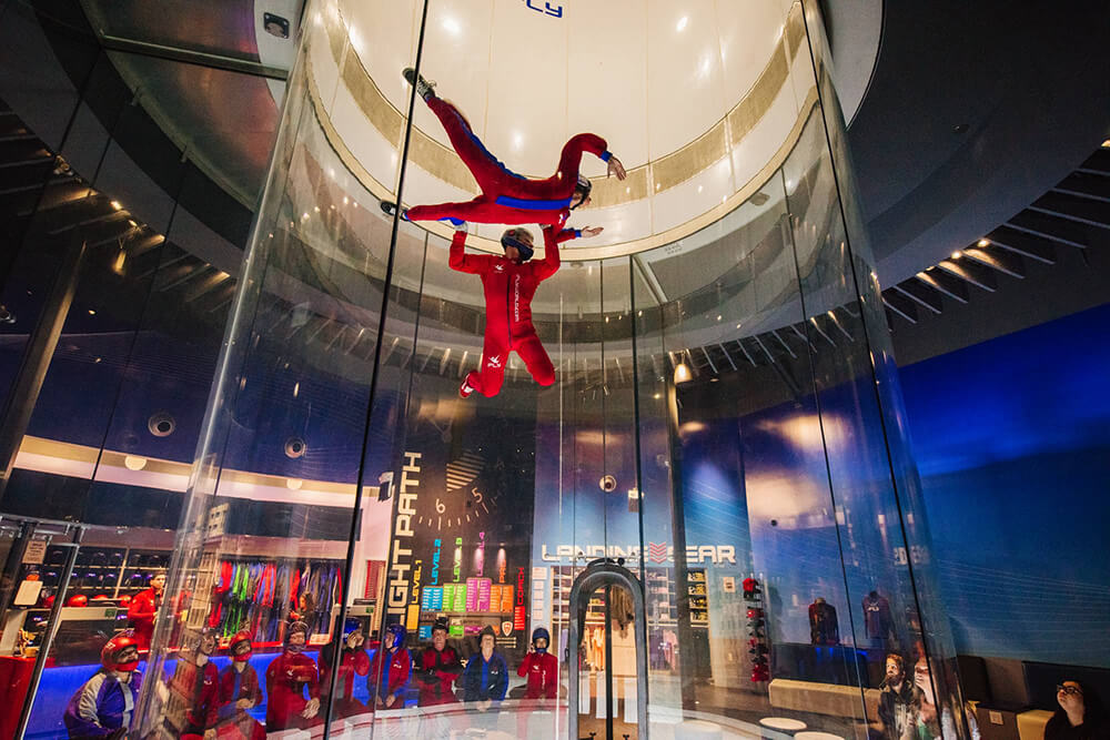 Fly indoor skydiving