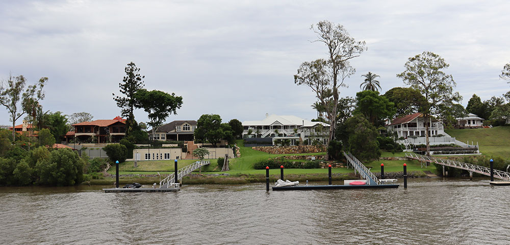 Houses on the Brisbane River.