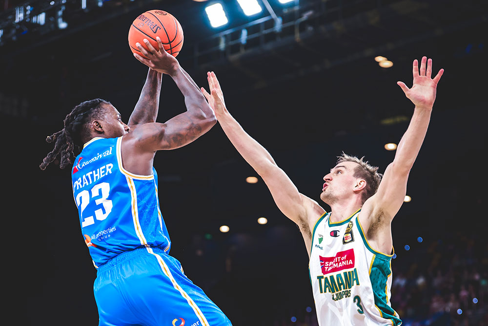 Brisbane Bullets player Casey Prather shoots over a defender.