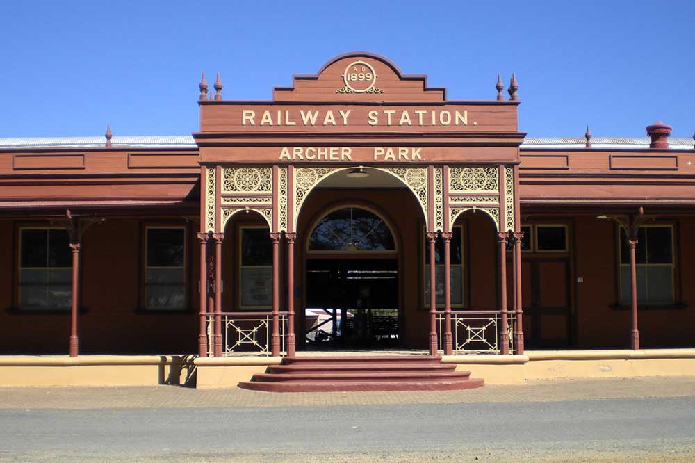 The entry to Archer Park Railway Museum.