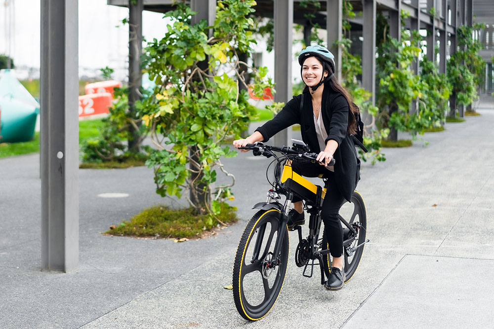 Womanon an e-bike.