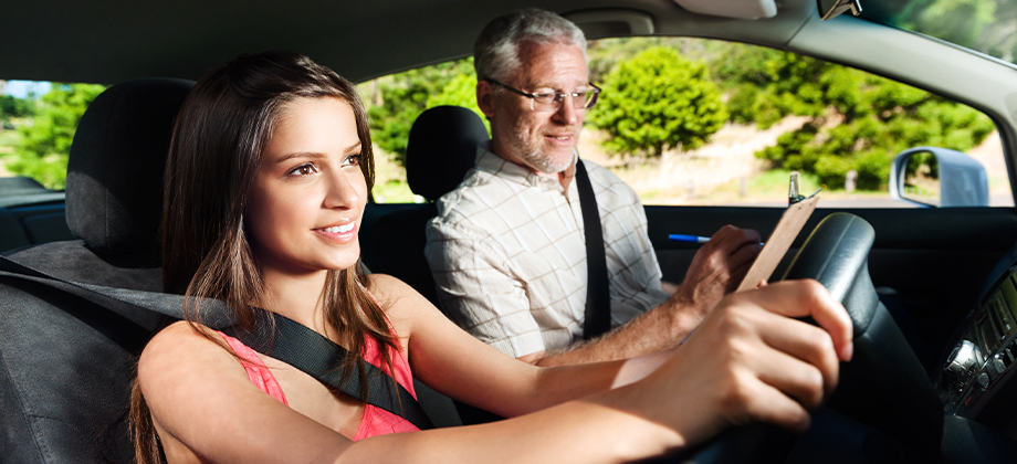 learner_driver-in-car-with-instructor-920x420