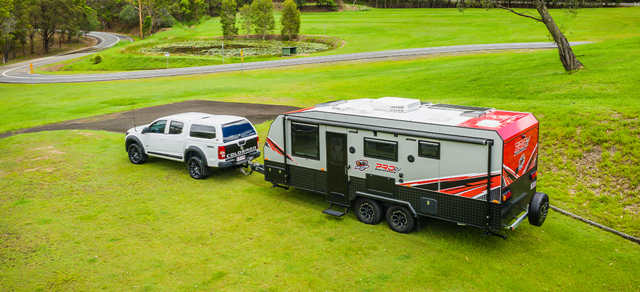 trailer-in-green-field