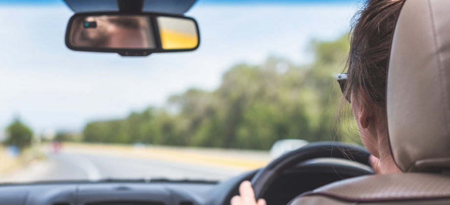 woman-driving-in-car