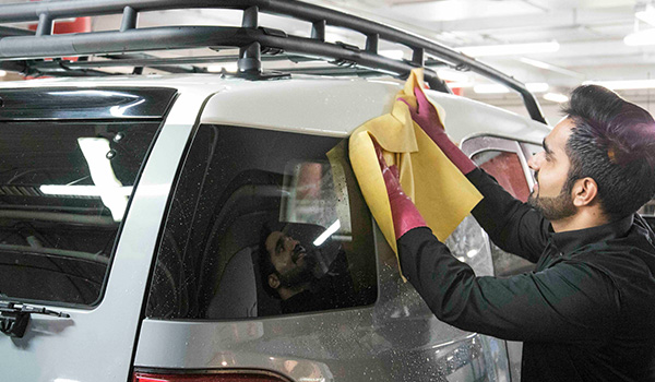 star car wash guy cleaning car
