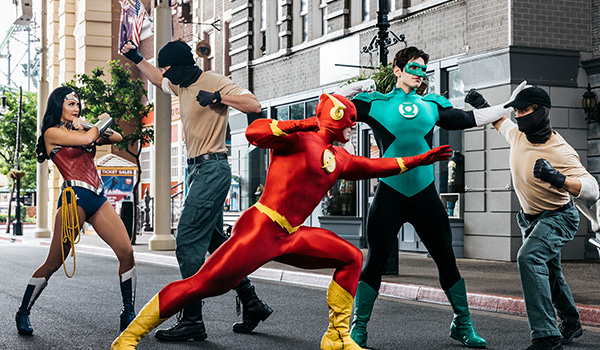 dc superheros wonder woman, the flash, green lantern fighting robbers