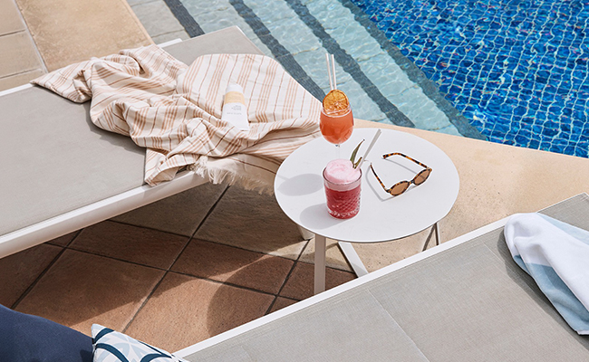 Travel pool and drinks EVT gift cards 650x400px