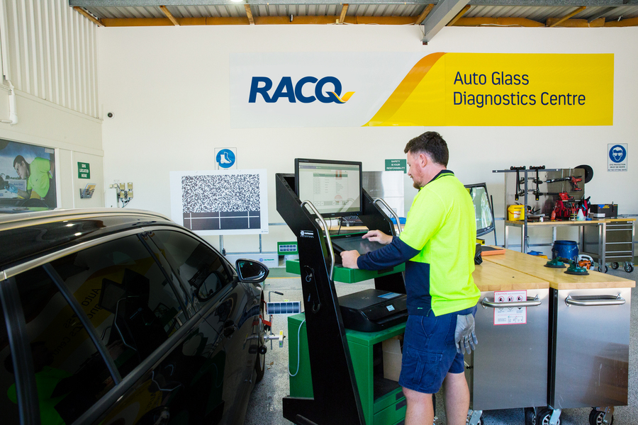 Auto Glass staff assessment-900x600
